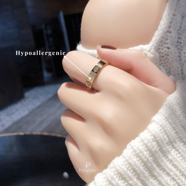 KYRA TITAMIUM RING